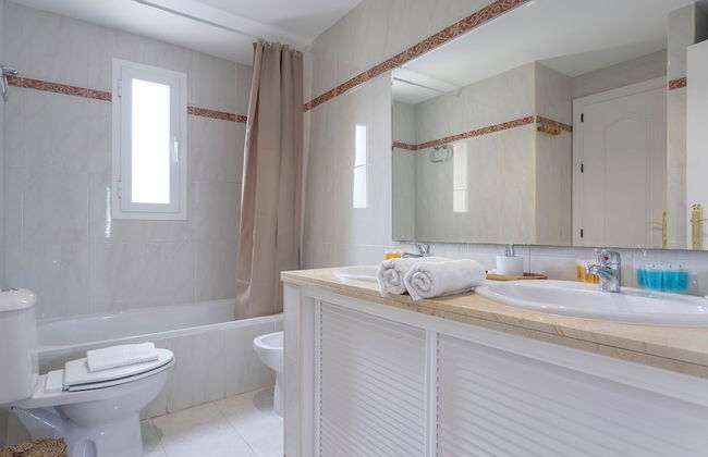 Sunstay Costa Lago Flat III Torremolinos - Photo 30