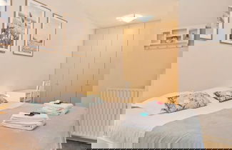 Foto 2 - Cozy Apartment With Sea-view 1 min From Beach