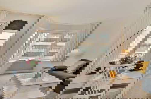 Foto 1 - Cozy Apartment With Sea-view 1 min From Beach