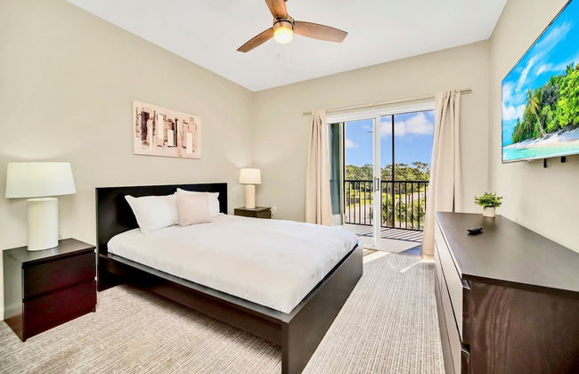 3BR Condo - Near Disney Balcony Pool Hot tub - Foto 11