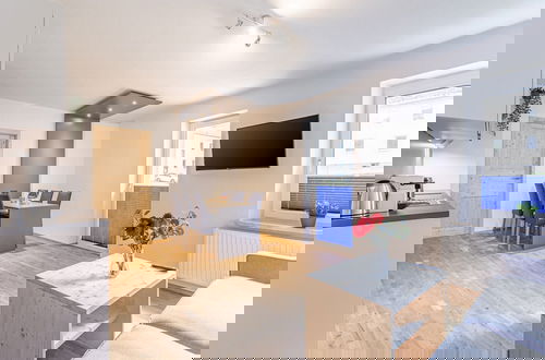 Foto 5 - Lavish Apartment With Infrared Sauna