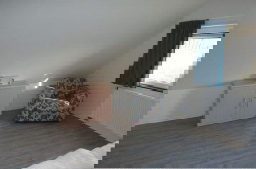 Foto 3 - Lush Holiday Home With Sauna