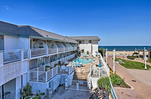 Foto 20 - Oceanfront Resort Studio on Virginia Beach