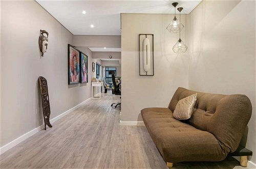 Photo 8 - 2 BD Penthouse in the Heart of the Mother City