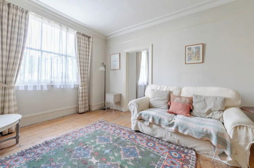 Photo 9 - Timeless Victorian 1BD Flat - Fulham