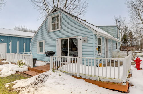 Photo 7 - Cozy Holland Studio w/ Deck Near Lake Michigan