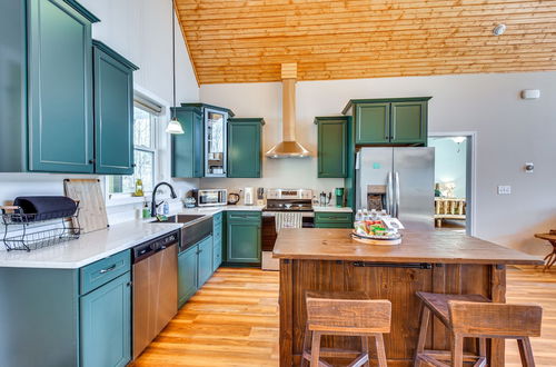 Photo 10 - Lake Hartwell Cottage w/ Boat Dock: Near Clemson