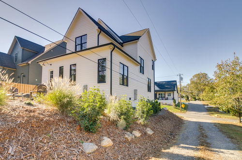 Photo 25 - Belmont Vacation Home w/ Fire Pit: Walk Downtown