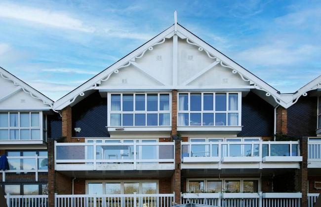 The Oars - Riverfront Property - From 300 Per Night - Foto 22