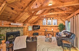 Foto 1 - Modern Mountain Cabin w/ Resort-style Amenities