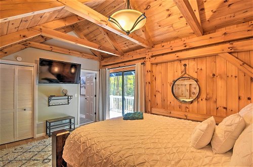 Foto 6 - Modern Mountain Cabin w/ Resort-style Amenities