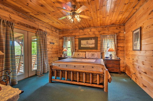 Foto 5 - Cozy Trenton Cabin w/ Spa ~15 Mi to Lookout Mtn