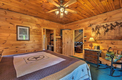 Photo 4 - Cozy Trenton Cabin w/ Spa ~15 Mi to Lookout Mtn