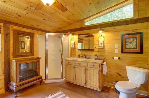 Photo 7 - Blue Ridge Cabin w/ Hot Tub & Private Lake
