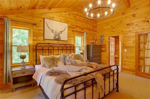 Photo 6 - Blue Ridge Cabin w/ Hot Tub & Private Lake