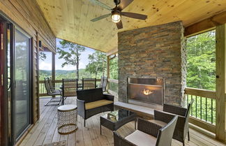 Foto 1 - Elegant Forest Escape W/hot Tub, Views & More