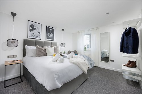 Photo 1 - Central Plymouth 2Bed Apartment-Sleeps 4