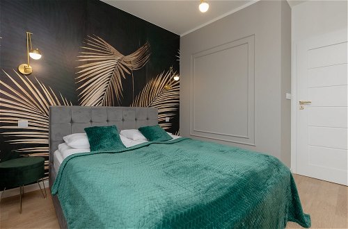 Photo 14 - Dark Green Apartment by Renters