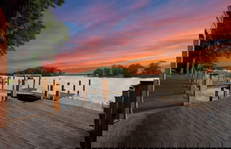 Foto 3 - Sunset Shores Resort by Avantstay Private Beach