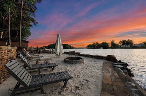 Photo 54 - Sunset Shores Resort: The Homestead by Avantstay