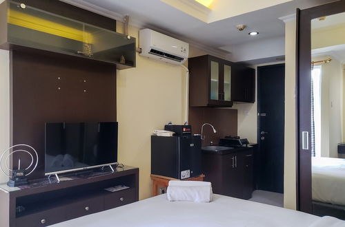 Photo 2 - Elegant And Comfy Studio Apartment Belmont Residence Puri