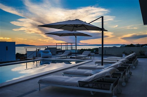 Photo 21 - Luxury villa 360 - private heated pool