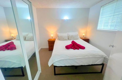 Photo 2 - Cozy 1-bedroom Unit in St Kilda w/ Parking & Wifi