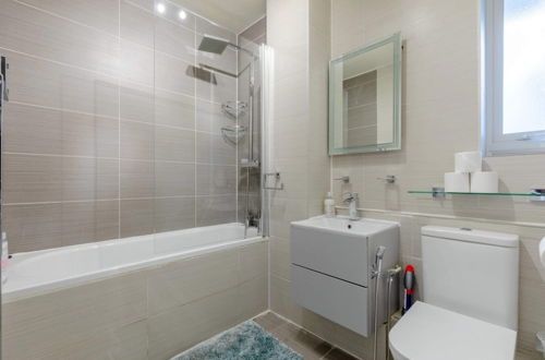 Foto 25 - Inviting 2BD Flat 15 Minutes From Regents Park