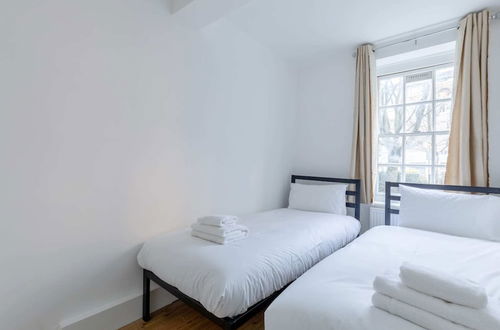 Photo 9 - Inviting 2BD Flat 15 Minutes From Regents Park