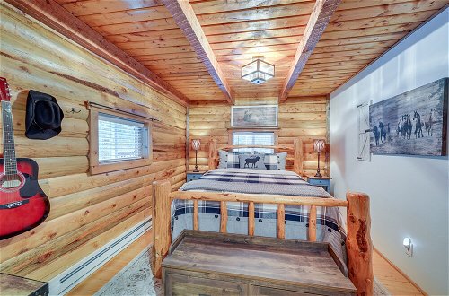 Foto 18 - Dreamy Alpine Cabin w/ Hot Tub, Fireplace & More