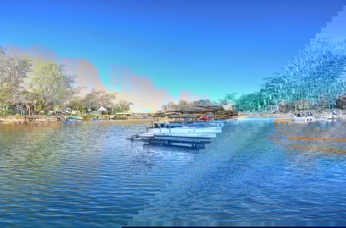 Photo 8 - Dock Days by Avantstay Swimming Platform, Dock