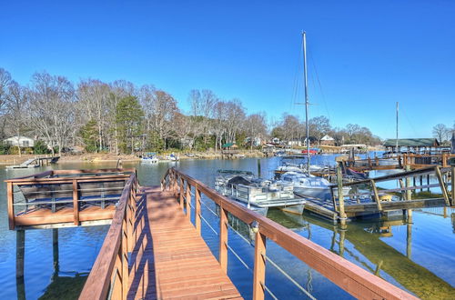 Foto 46 - Dock Days by Avantstay Swimming Platform, Dock