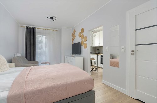 Photo 3 - Stylish & Comfy Garbary Studio with Parking by Renters