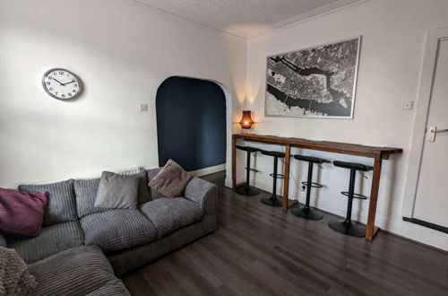 Photo 10 - Warm & Calming 3BD Holiday Home - Salford