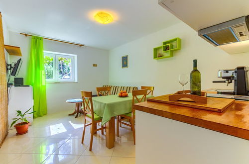 Photo 1 - 2-bdr apt With Shared Garden, 3 min Walk to Beach