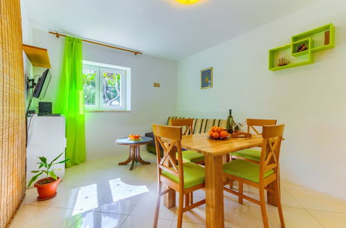 Photo 17 - 2-bdr apt With Shared Garden, 3 min Walk to Beach