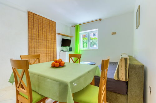 Photo 15 - 2-bdr apt With Shared Garden, 3 min Walk to Beach