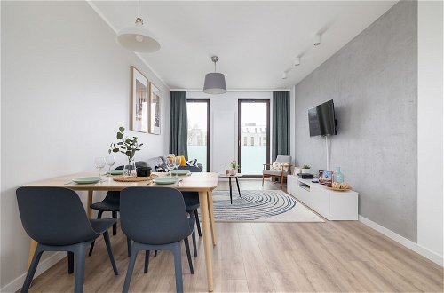 Foto 44 - Subtle Grey Apartment by Renters