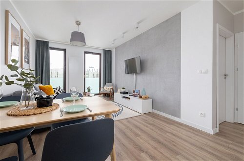 Foto 27 - Subtle Grey Apartment by Renters