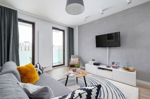 Foto 16 - Subtle Grey Apartment by Renters
