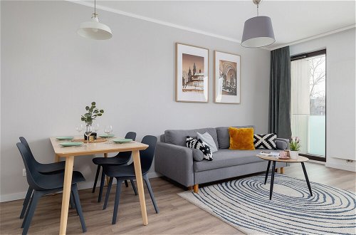 Foto 17 - Subtle Grey Apartment by Renters