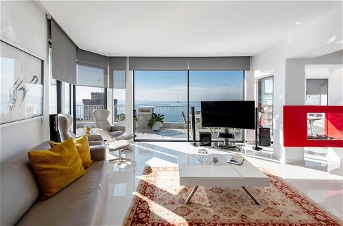 Photo 10 - Aria Seafront apt with White Tower view