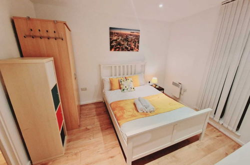 Photo 3 - Deluxe 2-bed Apartment Near Shoreditch