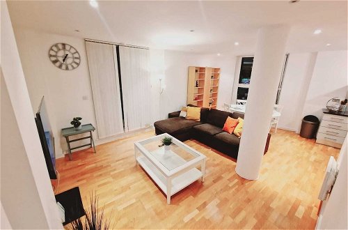 Photo 21 - Deluxe 2-bed Apartment Near Shoreditch