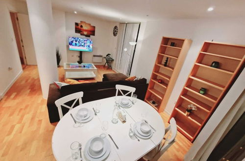 Photo 18 - Deluxe 2-bed Apartment Near Shoreditch