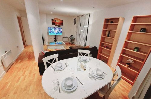 Photo 20 - Deluxe 2-bed Apartment Near Shoreditch