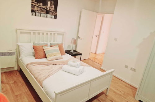 Photo 10 - Deluxe 2-bed Apartment Near Shoreditch