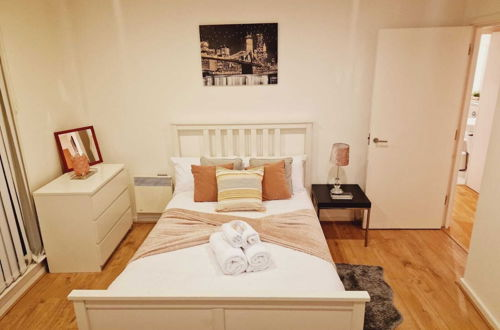 Photo 1 - Deluxe 2-bed Apartment Near Shoreditch