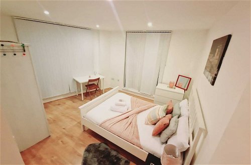 Foto 6 - Deluxe 2-bed Apartment Near Shoreditch