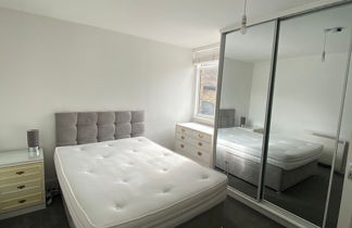 Photo 3 - Remarkable 1-bed Apartment in Putney Village